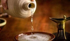 纯粮白酒与勾兑白酒，有哪些不同之处？