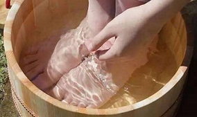 坚持白酒泡脚！你会发现身体的很多变化
